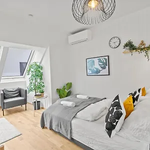1 Min To Public Transport - 3 Min To Supermarket And Pharmacy - On-site Parking For 19,90 Eur Vienne