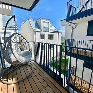 Modern With Balcony & Free Parking - Nearby Metro Wiedeń