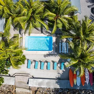 Le Nautique Beachfront Apartment Anse Royale