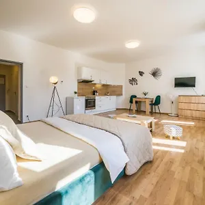 royal-apartments-center.brnohotels.org/
