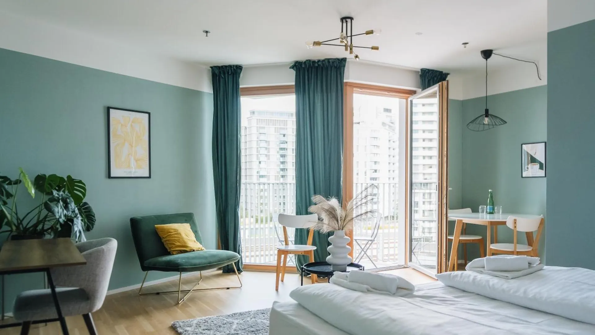 Decorous Cozy City View Suite Viena
