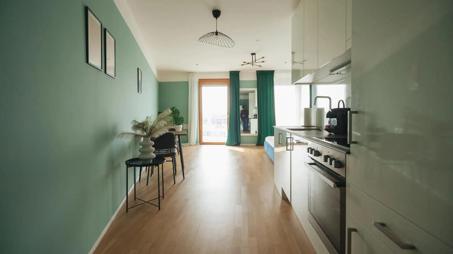 Decorous Cozy City View Suite Vienne
